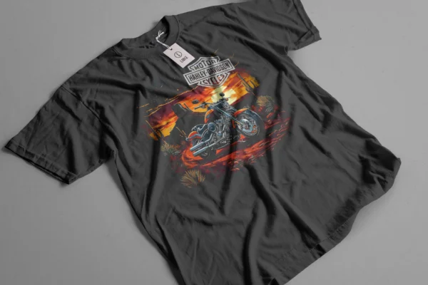 Camiseta Oficial Harley-Davidson con Diseño de Moto en Desierto al Atardecer | Ropa de Biker Vintage Camiseta negra para hombre con gráfico premium de Harley-Davidson: motocicleta clásica en paisaje desértico al atardecer, cactus, tonos naranjas y rojos vibrantes, ideal para entusiastas de motocicletas y coleccionistas de ropa vintage.