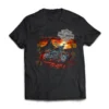 Camiseta Harley-Davidson con Diseño de Moto en Desierto al Atardecer | Ropa de Biker Vintage Camiseta negra para hombre con gráfico premium de Harley-Davidson: motocicleta clásica en paisaje desértico al atardecer, cactus, tonos naranjas y rojos vibrantes, ideal para entusiastas de motocicletas y coleccionistas de ropa vintage.